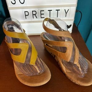 Modzori reversible sandal.   Two pairs of shoes in one. Yellowgreen/ tan